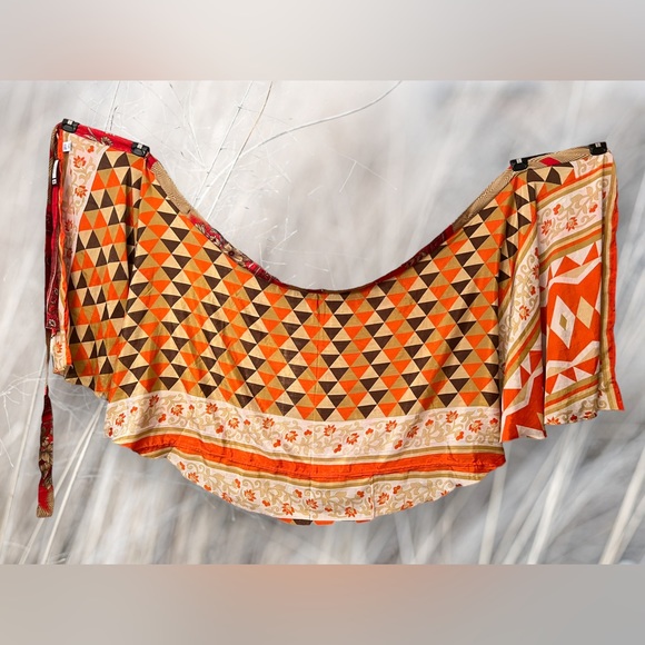 Darn Good Yarn Goddess Mini, reversible 2 layer recycled sari wrap skirt - Picture 5 of 12